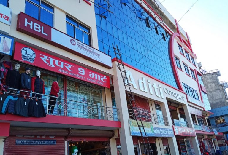हिमालयन बैंककाे नयाँ शाखा  दाेलखाको चरिकोटमा