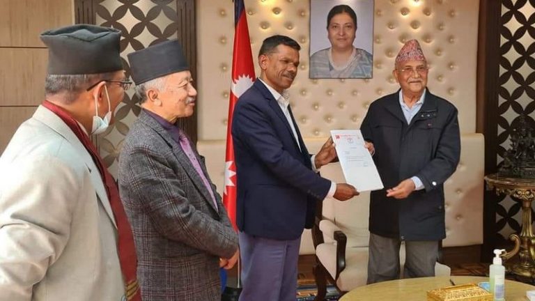 ओलीद्वारा देव गुरुङलाई हटाएर प्रमुख सचेतकमा विशाल भट्टराई नियुक्त