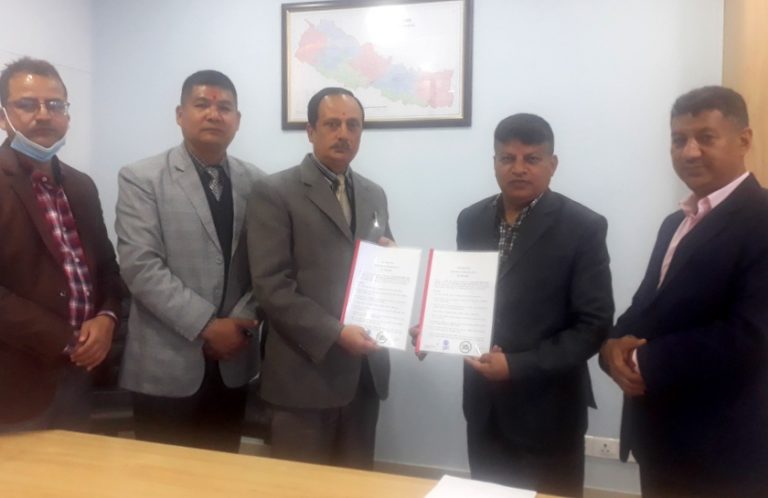 अजोड इन्स्योरेन्स र नेपाल मसलन्द तथा शैक्षिक सामग्री उद्योग संघबीच बीमा सेवा सम्बन्धि सम्झौता