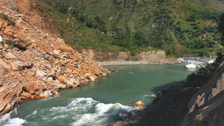 पहिरोले महाकाली नदी थुनिएर ताल बन्यो, सतर्क रहन प्रशासनको आग्रह