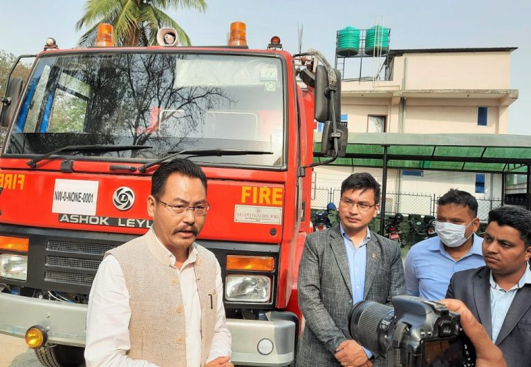 उर्लाबारी नगरपालिकालाई सुबिधा सम्पन्न दमकल हस्तान्तरण