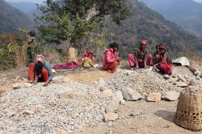 पुरुषसँग समान काम, ज्याला भने आधा कम !