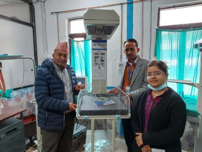 ज्योति विकास बैंकद्वारा बेनी अस्पताल र बुर्तिबाङ प्राथमिक स्वास्थ्य केन्द्रलाई बेबी वार्मर