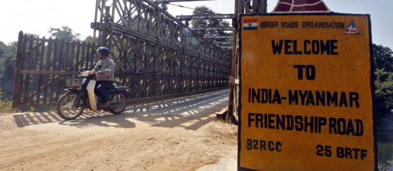 भारतमा शरणार्थी बन्न आए म्यानमारका प्रहरी !