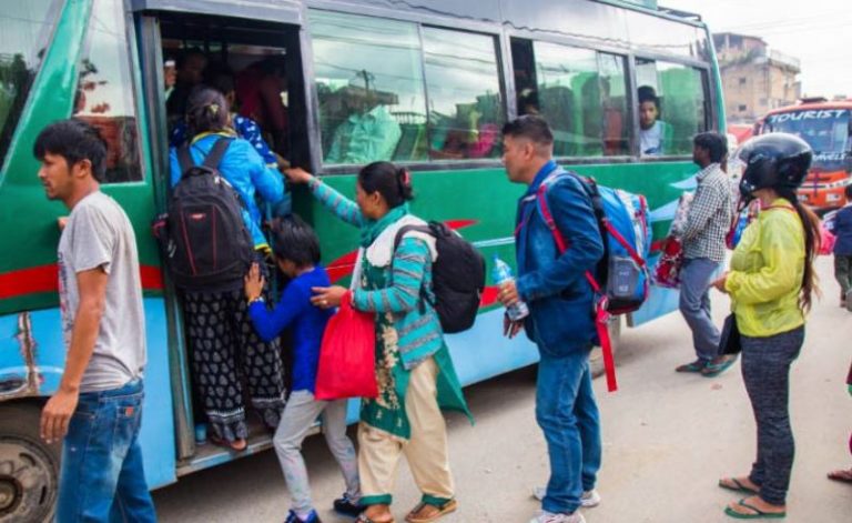 काठमाडाैं उपत्यकाबाट तीनदिनमा दुई लाख यात्रु बाहिरिए