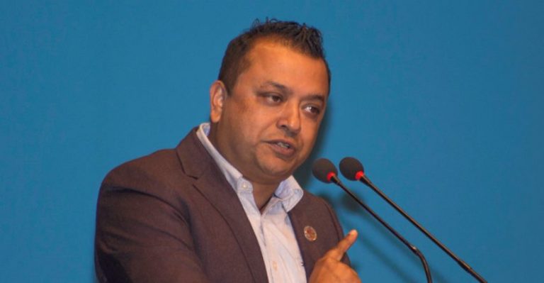 ओलीलाई बिदा गरौं, राष्ट्रपतिलाई महाअभियोग लगाऔं : गगन थापा