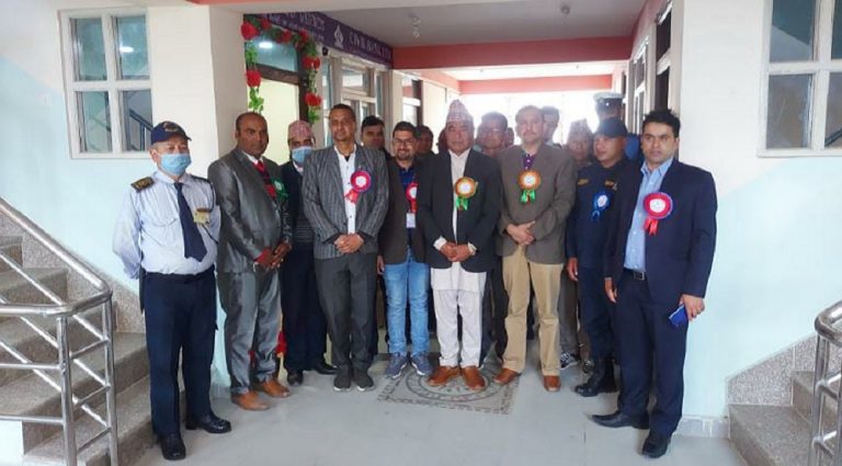 सिभिल बैंकको एक्सटेन्सन काउन्टर ओखलढुङ्गाकाे करदाता कार्यालयमा
