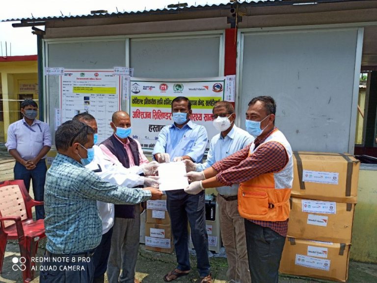 जिल्ला संकट व्यवस्थापन केन्द्रलाई २५ लाखको स्वास्थ्य सुरक्षा सामग्री हस्तान्तरण