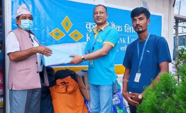 कुमारी बैंकको सहयोग मेलम्चीका बाढी र पहिरो प्रभावितलाई
