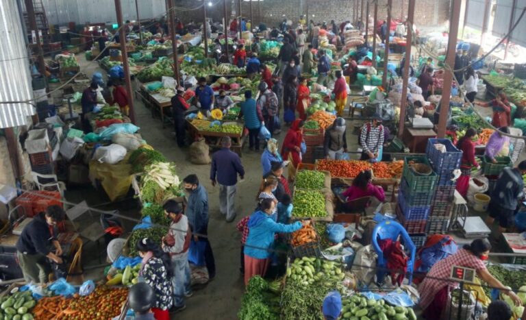 कालीमाटी बजारमा मूल्यको ‘उतारचढाव’, कुन तरकारीको मूल्य कति ?