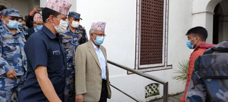 एमाले फुट्यो, माधव नेपालको नेतृत्वमा बन्यो एमाले समाजवादी