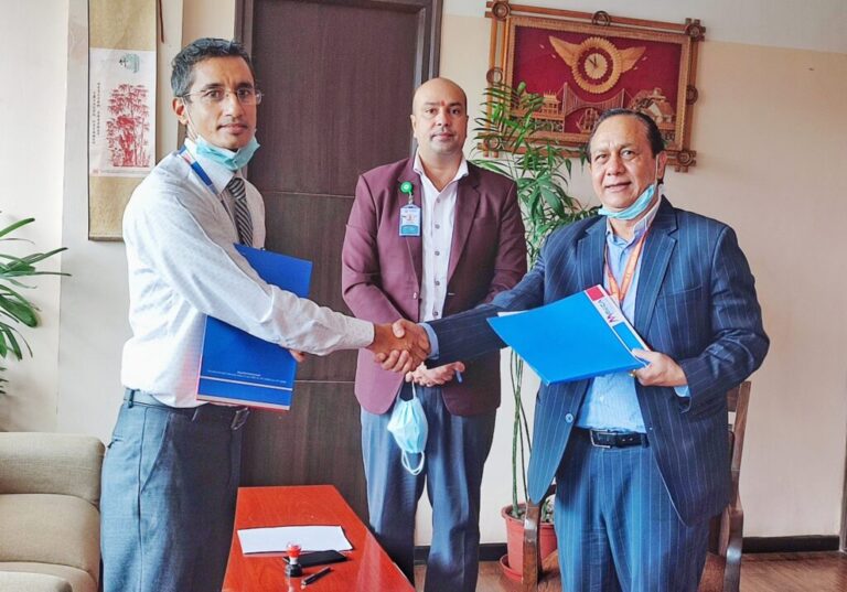मेगा बैंकका ग्राहकलाई ओम अस्पतालमा छुट