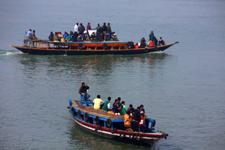 ब्रह्मपुत्रमा डुंगा पल्टिंदा ३० बेपत्ता