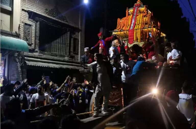 ढालियो इन्द्रजात्राको लिङ्गो, राष्ट्रपतिद्वारा कुमारीसँग टीका प्रसाद ग्रहण