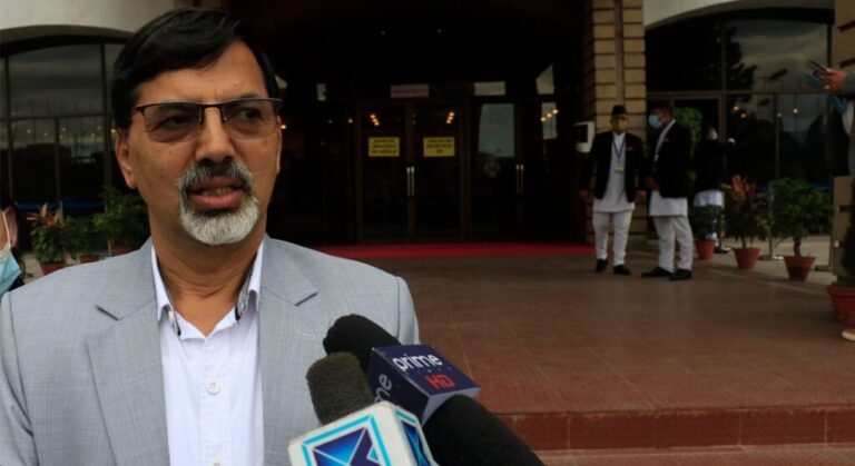 शेयर बजारको विकृति राेक्न अध्ययन भइरहेको छ: अर्थमन्त्री शर्मा