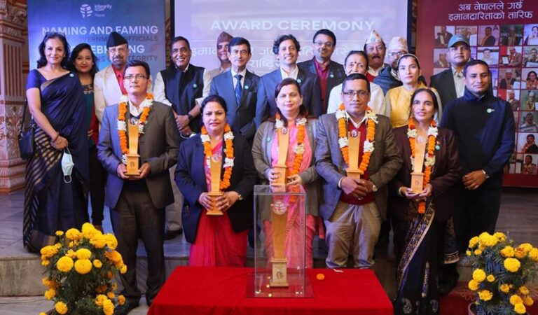 इन्टेग्रीटी आइकन नेपाल-२०२१ बाट पाँच राष्ट्रसेवक कर्मचारी सम्मानित
