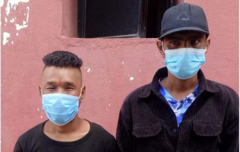 लिखित परीक्षा पास गराइदिन्छु भन्दै पैसा लिने दुई जना पक्राउ