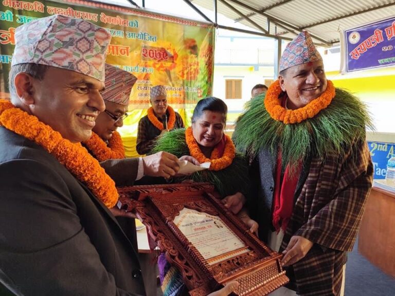 सयपत्री राष्ट्रिय सम्मानबाट गंगा सुवेदी र लाकोजू दम्पती सम्मानित