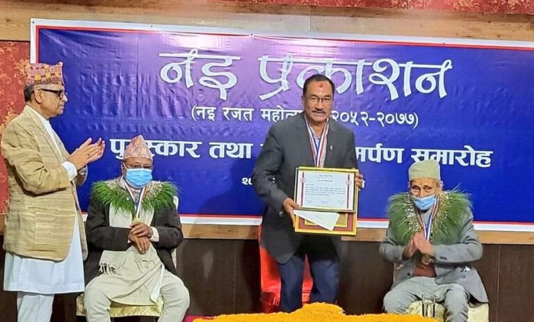 राप्रपा अध्यक्ष कमल थापा “नइ किर्तिनिधी पुरस्कार” बाट पुरस्कृत