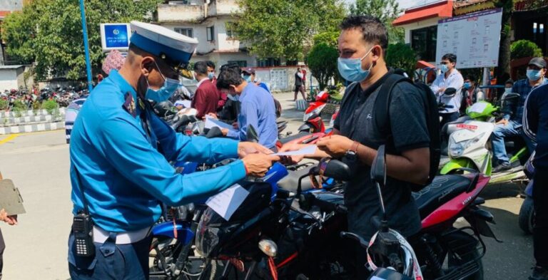 हराएका मोटरसाइकल फेला पारी सम्बन्धित धनीलाई हस्तान्तरण