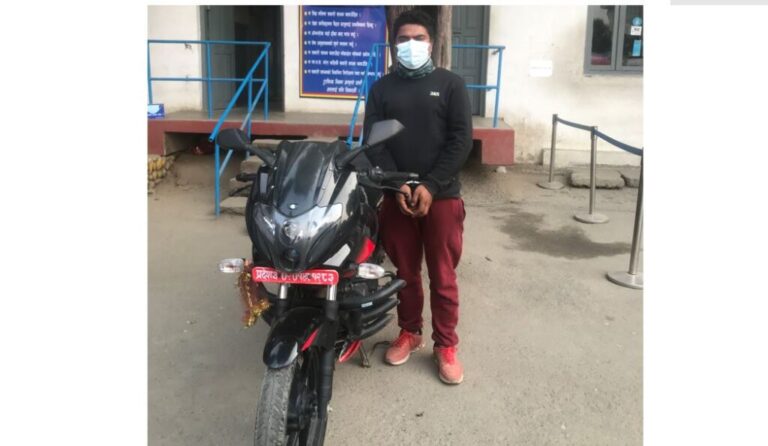 चोरीको पल्सर मोटरसाइकलसहित एक युवा राजधानीबाट पक्राउ