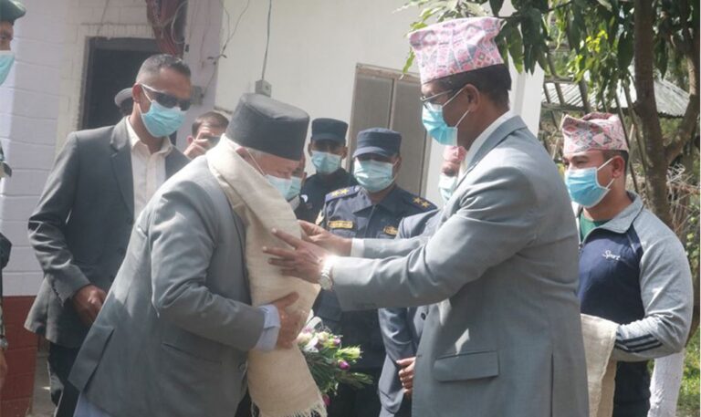 कर्णाली प्रदेशका नवनियुक्त प्रमुख परियारले गरे पदभार ग्रहण