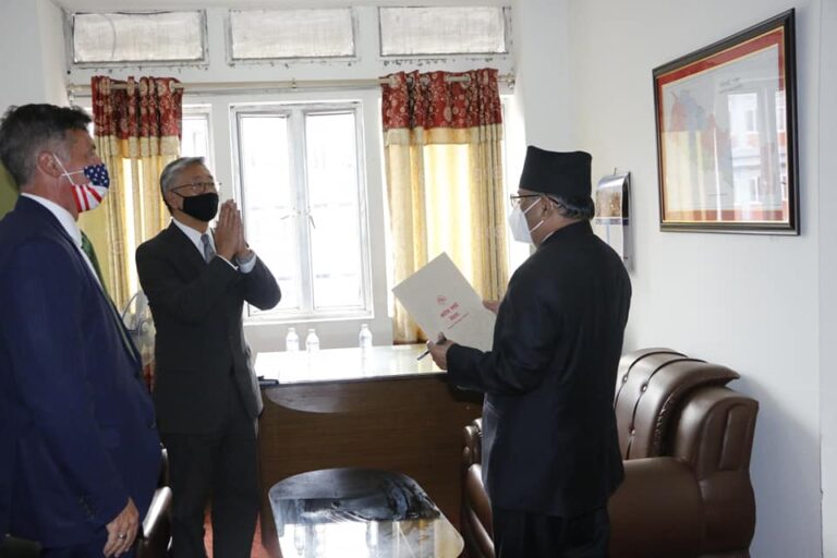 माओवादी अध्यक्ष प्रचण्ड र अमेरिकी सहायक विदेशमन्त्रीबीच भेटवार्ता