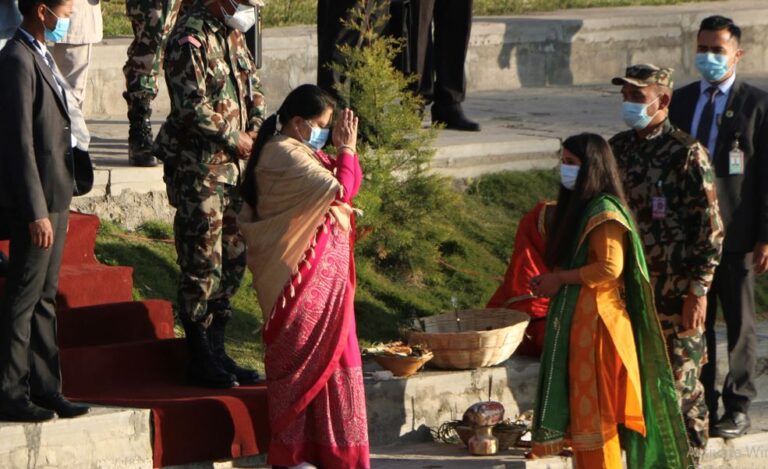 राष्ट्रपति भण्डारीद्वारा गुह्येश्वरी किनारमा छठीमाताको पूजा
