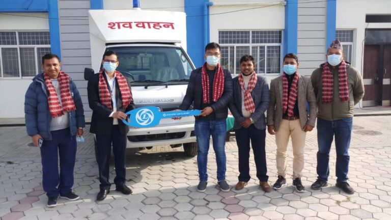 नगरपालिका तथा अस्पताललाई अशोक लेलैण्डको शव वाहन हस्तान्तरण