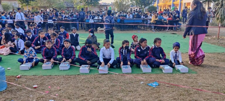 हिमालयन बैंकद्वारा २४ विद्यार्थीलाई छात्रवृति प्रदान