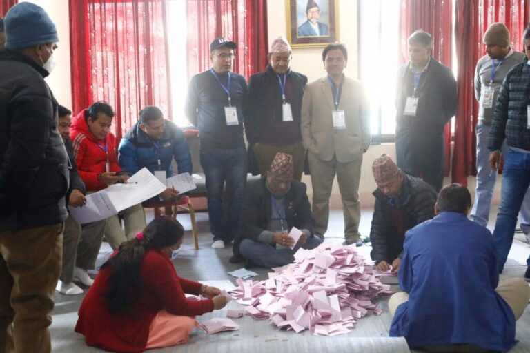 अपडेटः ३३२० गणना हुँदा गगन थापाकाे मत २१६४, अरूकाे कति?