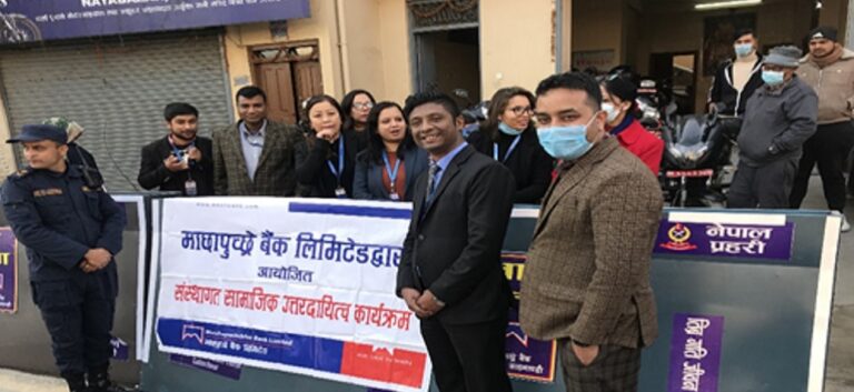 माछापुच्छ्रे बैंकद्वारा प्रहरीलाई रोड ब्यारीगेट हस्तान्तरण