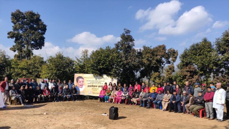 साहित्यकार तथा पत्रकारहरूद्वारा पनाैतीमा निर्माणाधीन आदित्य मोक्षधामको अवलोकन