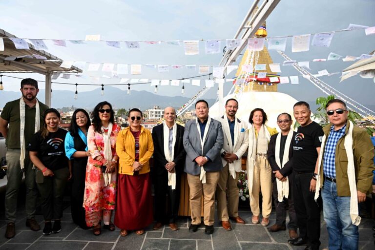 नबिल बैंकद्वारा दिगोपन प्रवर्द्धनका लागि बौद्धनाथ स्तुपामा वातावरण मैत्री लुङ्गटा जडान