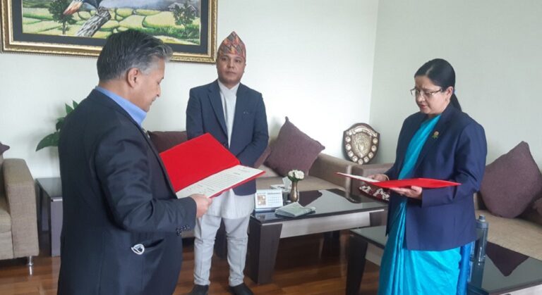 महालक्ष्मी विकास बैंकका अध्यक्ष उपाध्यायद्वारा पद तथा गोपनीयताको सपथ