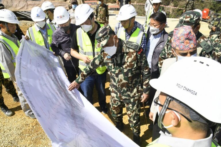 फास्ट ट्रयाककाे निरीक्षणमा प्रधानसेनापति र रक्षा सचिव