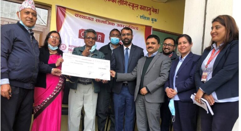 महालक्ष्मी विकास बैंक लिमिटेडद्वारा नन्दी माध्यमिक विद्यालयलाई आर्थिक सहयोग