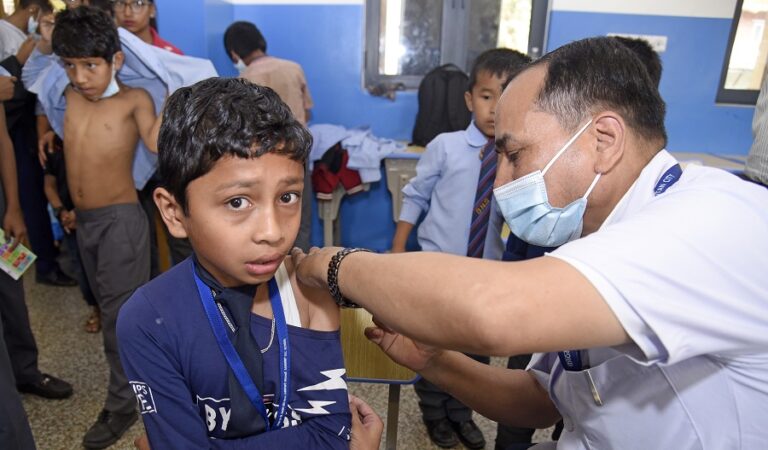 यी ५० जिल्लाका बालबालिकालाई आजबाट फाइजर खोप