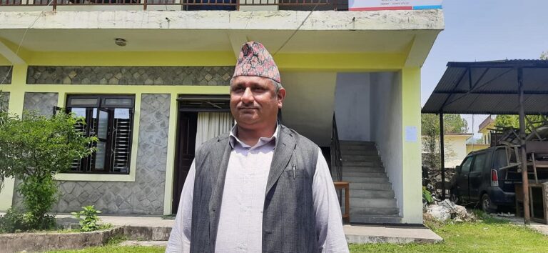 पोखरा महानगरपालिकामा कांग्रेसका बागी उम्मेद्वार कार्कीले गरे मनाेनयन दर्ता