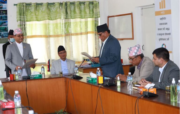 राष्ट्रियसभाका मनोनीत सदस्य दाहालले लिए शपथ ग्रहण