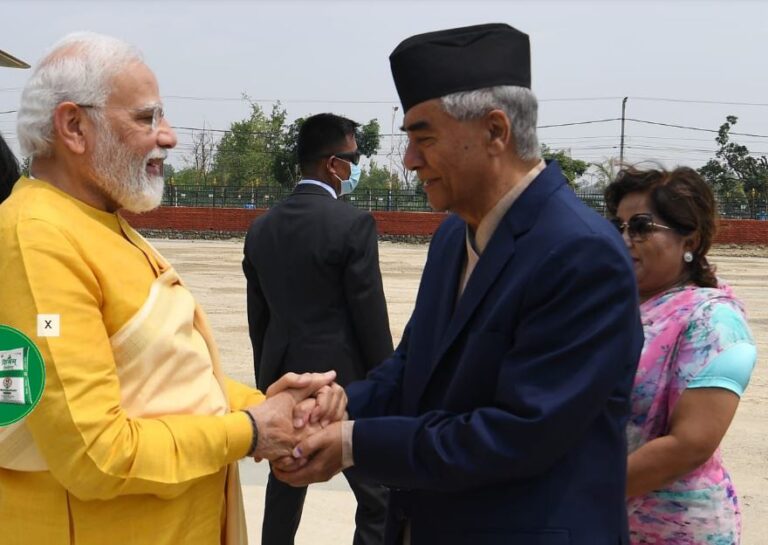 भारतीय प्रधानमन्त्री नेपालमा, लुम्बिनीमा प्रधानमन्त्री देउवाले गरे स्वागत
