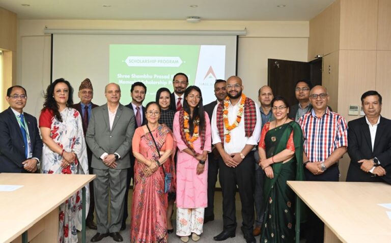 नबिल बैंकद्वारा कर्मचारी परिवारलाई ‘शम्भुप्रसाद पौड्याल स्मृति छात्रवृत्ति’ हस्तान्तरण