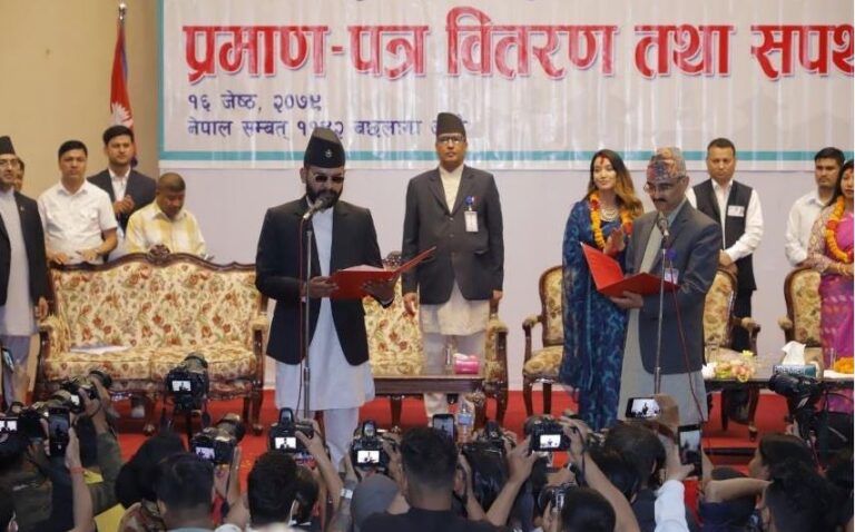 काठमाडौं महानगरका मेयर र उपमेयरले लिए पद तथा गोपनियताको सपथ