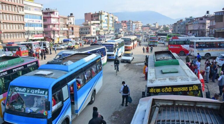 सामान्य बन्दै देशभरको जनजीवन : बस गुड्न थाले, खुले पसल