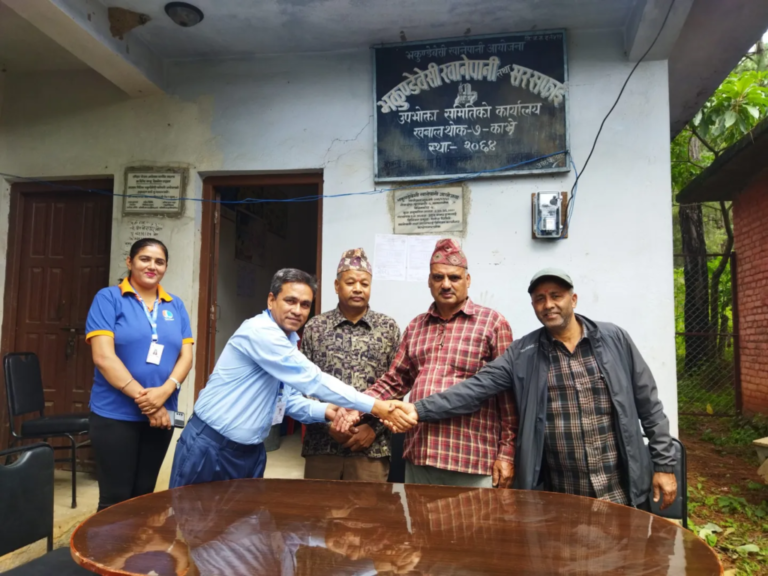 भकुण्डेवेशी खानेपानी तथा सरसफाइ उपभोक्ता समितिलाई लुम्बिनी विकास बैंकको सहयोग