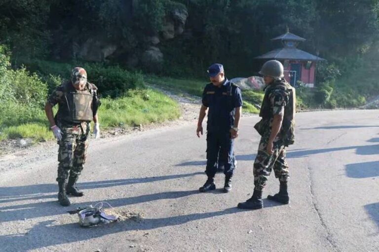विपी राजमार्गमा राखिएको बम सेनाद्वारा निस्क्रिय, यातायात खुल्यो