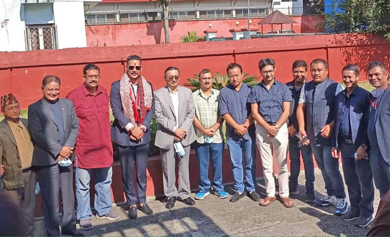 अभिनेता अनुपविक्रम शाही कांग्रेस प्रवेश, गृहमन्त्री खाँणले गरे स्वागत