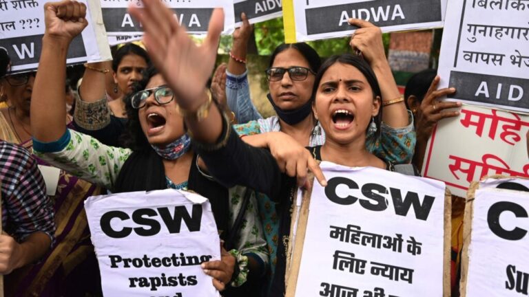 सामुहिक बलात्कारीलाई रिहा गरेको विरोधमा भारतभर प्रदर्शन