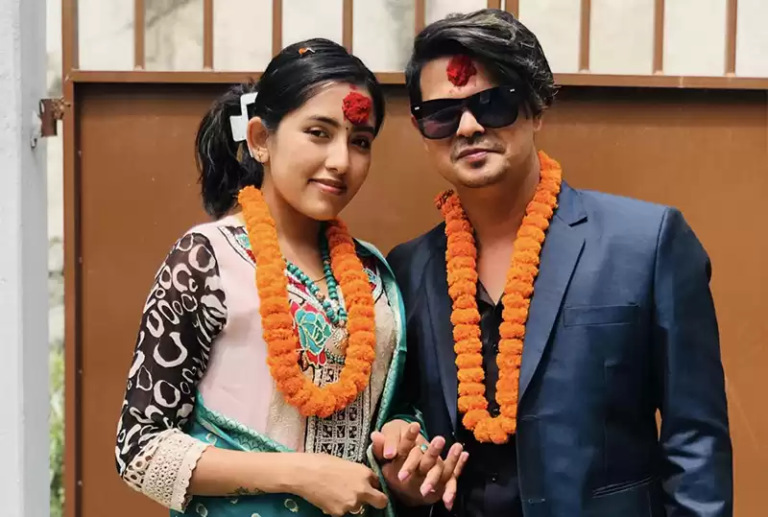 कमल खत्री र मेलिना मैनालीले गरे इन्गेजमेन्ट