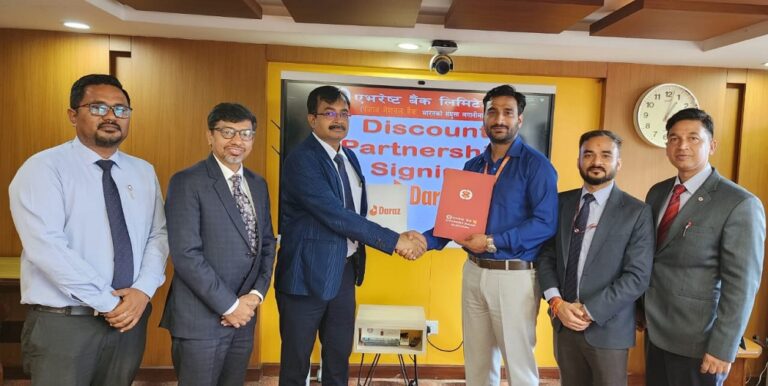 एभरेष्ट बैंकका ग्राहकले दराजमा कार्डमार्फत भुक्तानी गर्दा २५ सयसम्म छुट पाउने
